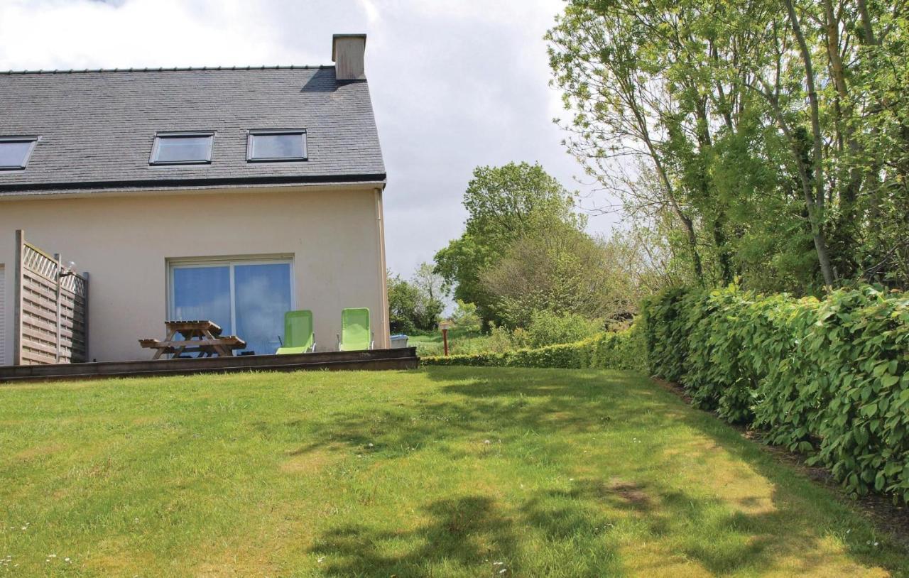 2 Bedroom Nice Home In Plestin Les Greves Exteriör bild